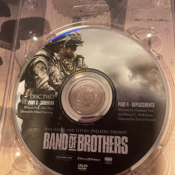 Band of Brothers 10 Episodes 6-Disc Set -Tin Box DVD Bonus Features. - Picture 5 of 10